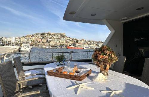 Kavala Boat Rental | 36 m² Houseboat ∙ 2 guests