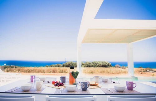 Adelianos Kampos Villa | 360 m² Villa ∙ 8 bedrooms ∙ 16 guests