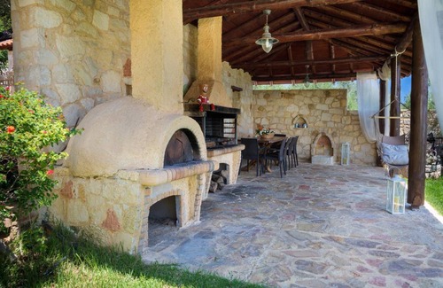 Polemarchi House | 370 m² House ∙ 5 bedrooms ∙ 12 guests