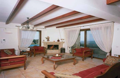 Polemarchi House | 370 m² House ∙ 5 bedrooms ∙ 12 guests