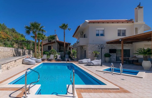 Kirianna Villa | 380 m² Villa ∙ 6 bedrooms ∙ 12 guests