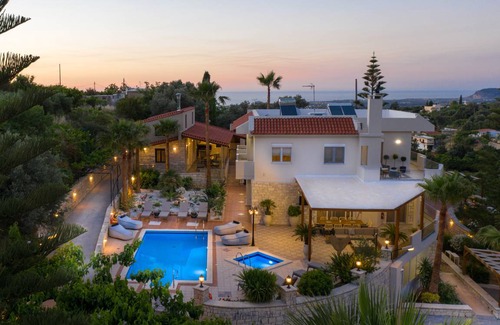 Kirianna Villa | 380 m² Villa ∙ 6 bedrooms ∙ 12 guests