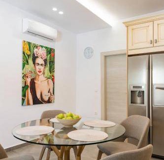 Pefkos Villa | 380 m² Villa ∙ 6 bedrooms ∙ 12 guests