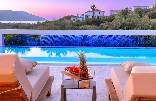 Mouri House | 400 m² House ∙ 11 bedrooms ∙ 28 guests