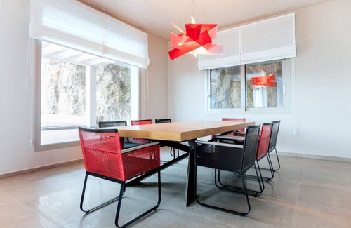 Nidri Villa | 400 m² Villa ∙ 5 bedrooms ∙ 10 guests