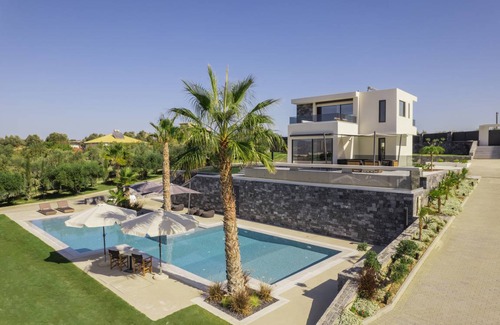 Heraklion Villa | 400 m² Villa ∙ 6 bedrooms ∙ 14 guests