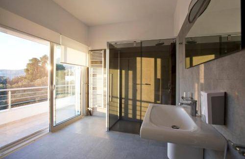 Loutraki Villa | 410 m² Villa ∙ 5 bedrooms ∙ 12 guests
