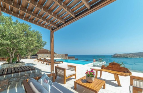 Kounelion House | 415 m² Farmhouse ∙ 6 bedrooms ∙ 14 guests