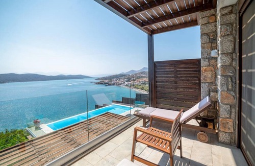 Kounelion House | 415 m² Farmhouse ∙ 5 bedrooms ∙ 10 guests