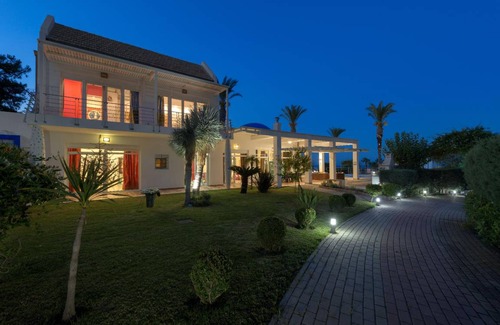 Asgourou House | 450 m² House ∙ 5 bedrooms ∙ 14 guests