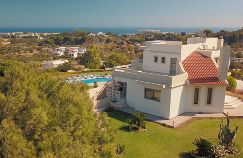 Kallithea House | 450 m² House ∙ 6 bedrooms ∙ 12 guests