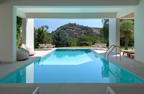 Ixia House | 460 m² House ∙ 4 bedrooms ∙ 10 guests