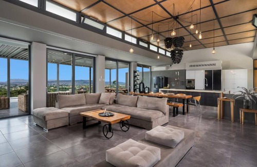 Agia House | 500 m² House ∙ 9 bedrooms ∙ 18 guests