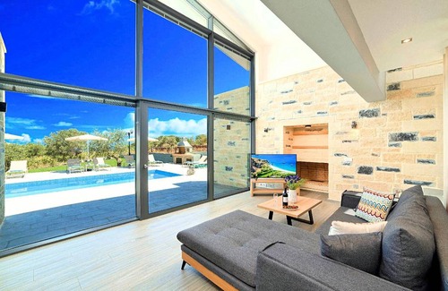 Mathes House | 550 m² House ∙ 15 bedrooms ∙ 45 guests