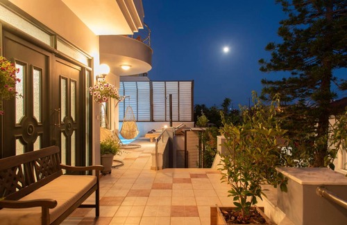Koutsouras House | 550 m² House ∙ 14 bedrooms ∙ 34 guests