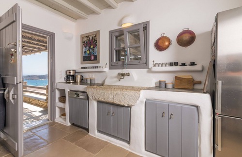 Antiparos Villa | 6 bedroom villa with pool and amazing views in Antiparos, 3 min to beach!