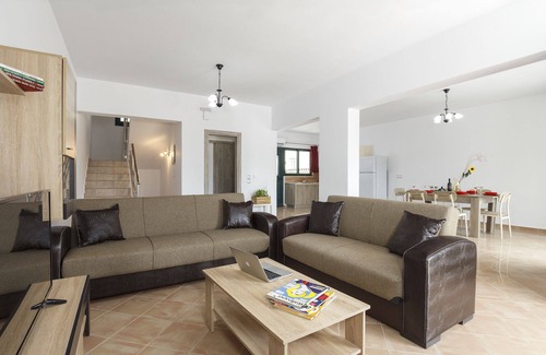 Archangelos Villa | 6 guest accommodation Villa in Archangelos