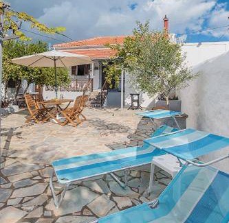 South Rhodes House | 60 m² House ∙ 3 bedrooms ∙ 6 guests