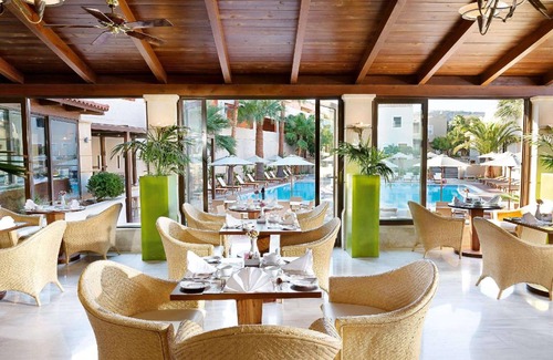 Platanes Hotel | 65 m² Hotel ∙ 2 bedrooms ∙ 127 guests