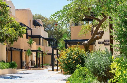 Platanes Hotel | 65 m² Hotel ∙ 2 bedrooms ∙ 127 guests
