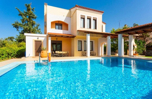 Kefalas Villa | 655 m² Villa ∙ 19 bedrooms ∙ 36 guests