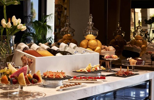 Rhodes Hotel | 70 m² Hotel ∙ 2 bedrooms ∙ 127 guests
