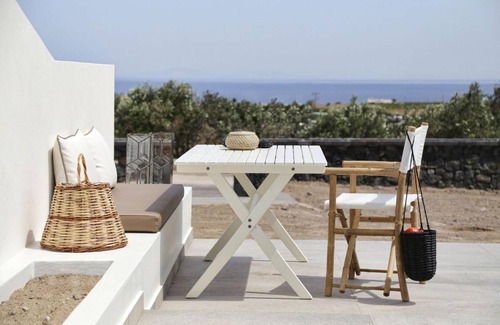 Kamari Villa | 70 m² Villa ∙ 2 bedrooms ∙ 4 guests
