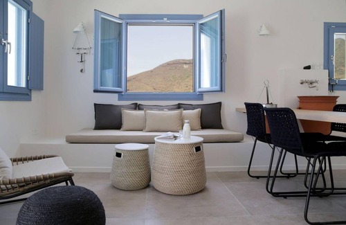 Kamari Villa | 70 m² Villa ∙ 2 bedrooms ∙ 4 guests