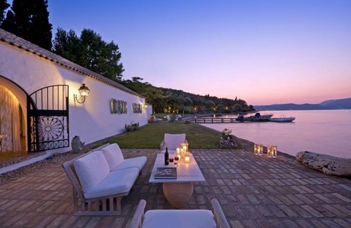 Chlomos Villa | 720 m² Villa ∙ 12 bedrooms ∙ 24 guests