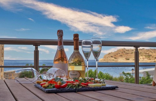 Plaka Apartment | 75 m² Apartment ∙ 2 bedrooms ∙ 4 guests