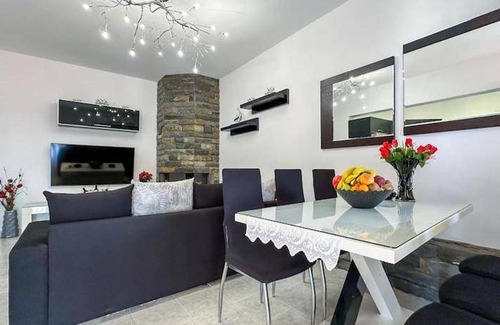 Petaloudes Apartment | 75 m² Apartment ∙ 3 bedrooms ∙ 7 guests