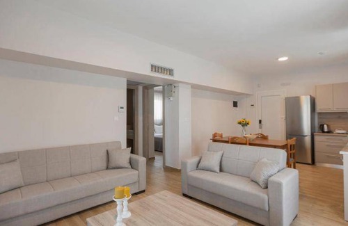 Paralia Ofryniou Apartment | 78 m² Serviced apartment ∙ 6 guests