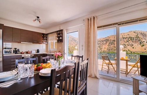 Kavallos House | 80 m² House ∙ 2 bedrooms ∙ 8 guests