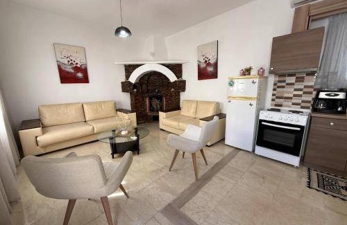 Monopari House | 80 m² House ∙ 2 bedrooms ∙ 5 guests