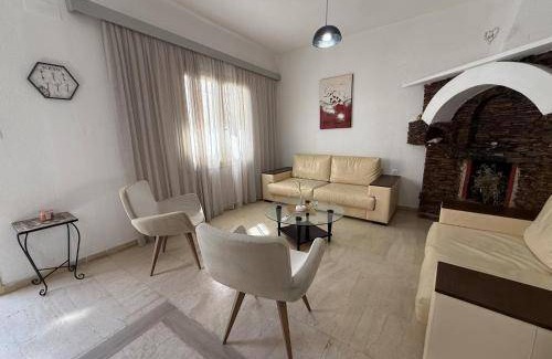 Monopari House | 80 m² House ∙ 2 bedrooms ∙ 5 guests