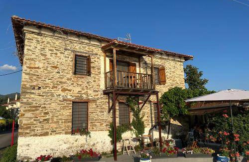 Paradhisos House | 85 m² House ∙ 1 bedroom ∙ 6 guests