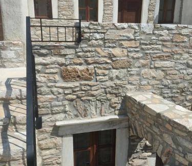 Aperathos House | 85 m² House ∙ 2 bedrooms ∙ 5 guests