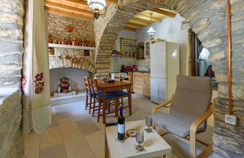 Aperathos House | 85 m² House ∙ 2 bedrooms ∙ 5 guests