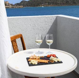 Plaka Apartment | 93 m² Apartment ∙ 2 bedrooms ∙ 5 guests