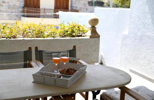 Plaka Apartment | 93 m² Apartment ∙ 2 bedrooms ∙ 5 guests
