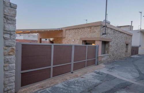 Mires House | 95 m² House ∙ 2 bedrooms ∙ 4 guests