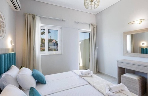 Adelianos Kampos Hotel | Adele Riva : Queen Room with Sea View