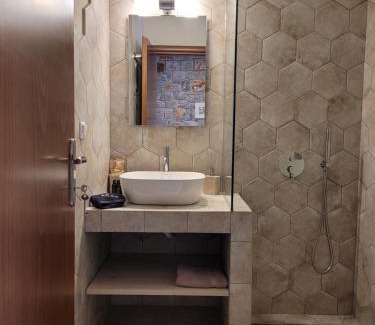 Trikolonoi House | Aeriko Guest House