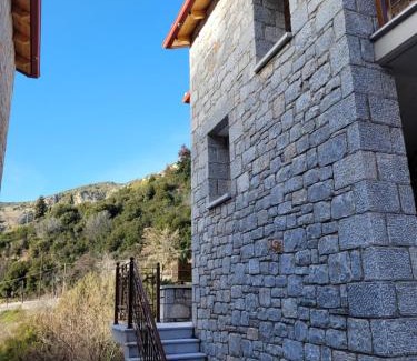 Trikolonoi House | Aeriko Guest House