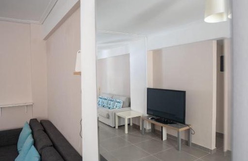 Athens Apartment | Agios Nikolaos train station 2 bedrooms 4 pers