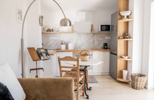 Limni Vouliagmenis Apartment | Agrambeli Apartments at Heraion Lagoon