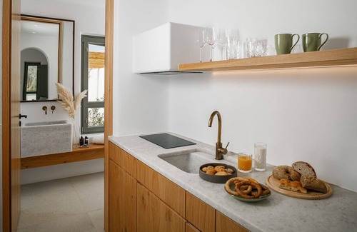 Naxos Town Apartment | Alio Suite with private swimming pool
