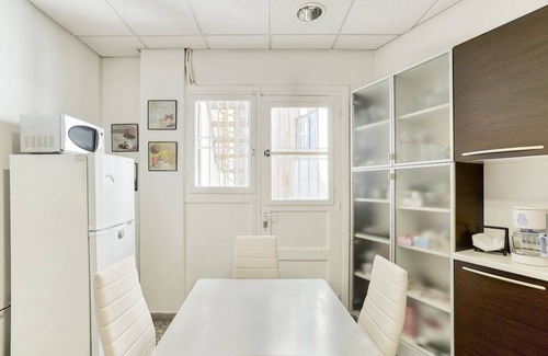 Makrigianni Apartment | Amazing 4BDR apt in Plaka+Netflix/VaccinatedHost