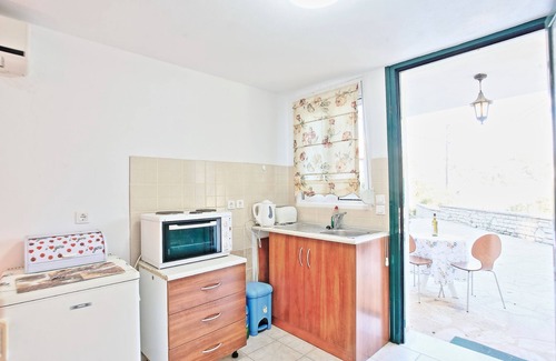 Agni Apartment | Angelina: Charming studio, terrace views, steps from Kalami beach