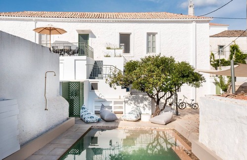 Spetses House | Anna House, super chic peaceful courtyard garden with oasis pool walk into town.